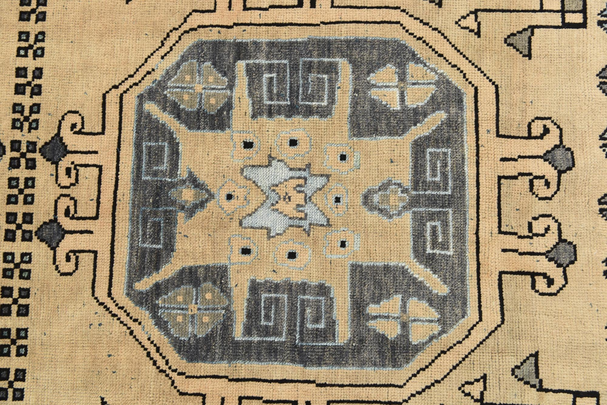 5' 7 x 8' 2 Hand Knotted Darya Rug