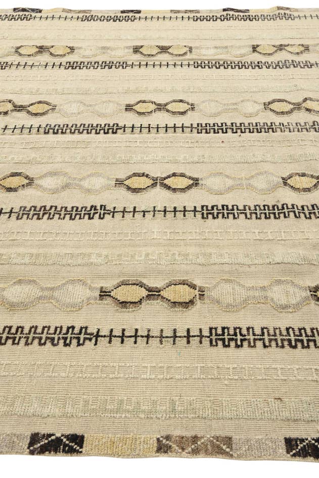 Detail image of 9' x 12' 7 Hand Knotted Darya Wool Rug