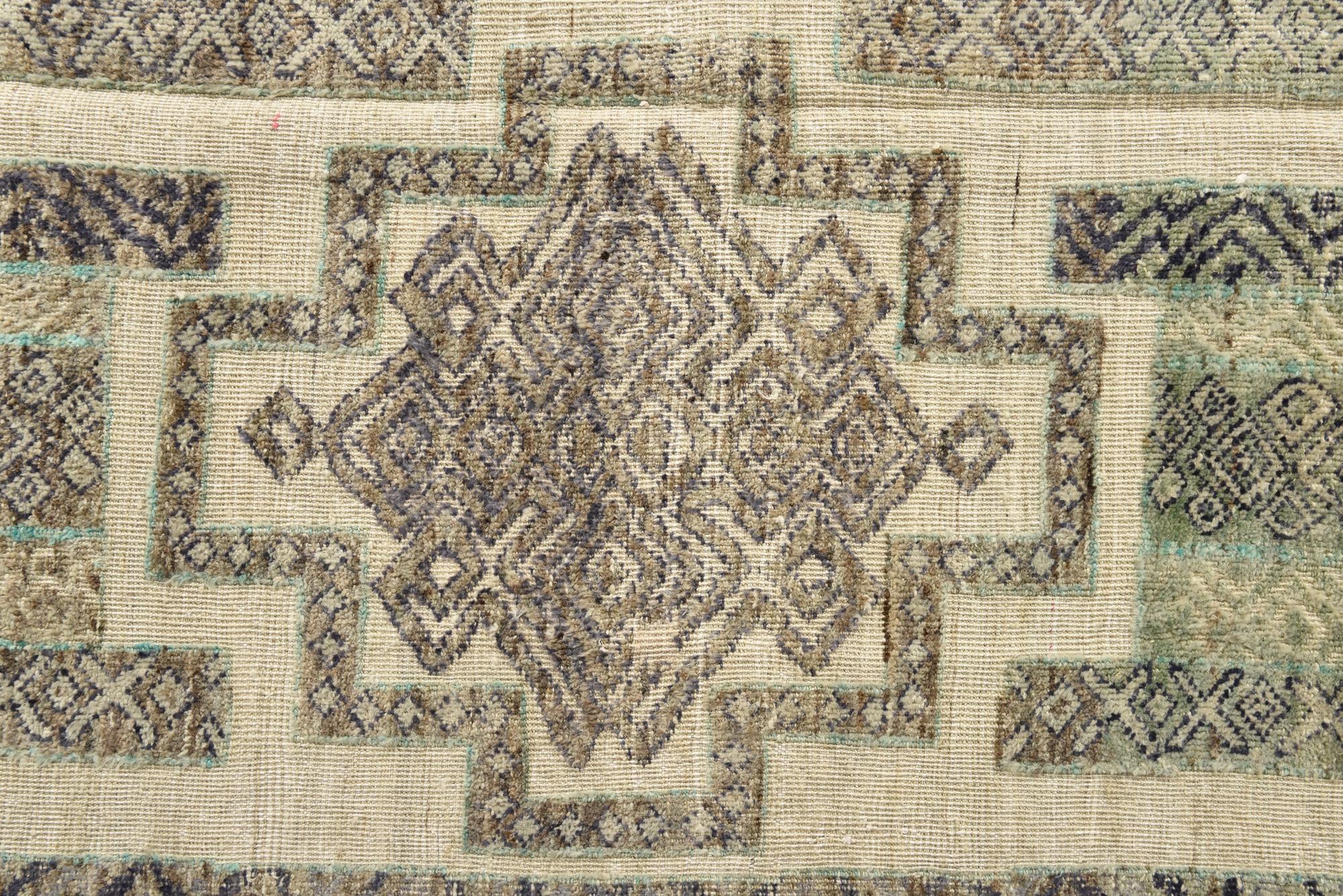 7' 10 x 9' 6 Hand Knotted Darya Wool Rug