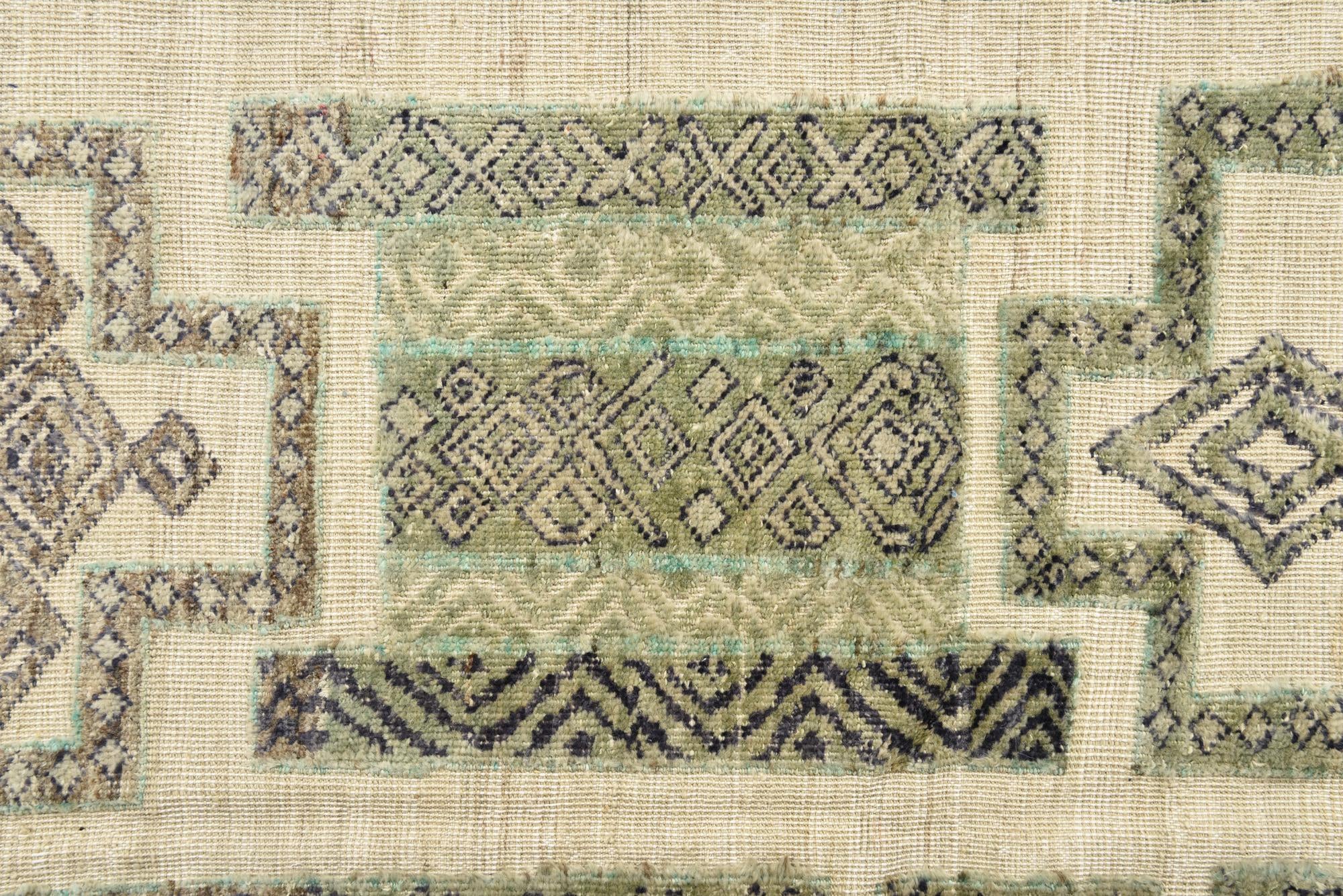 7' 10 x 9' 6 Hand Knotted Darya Wool Rug