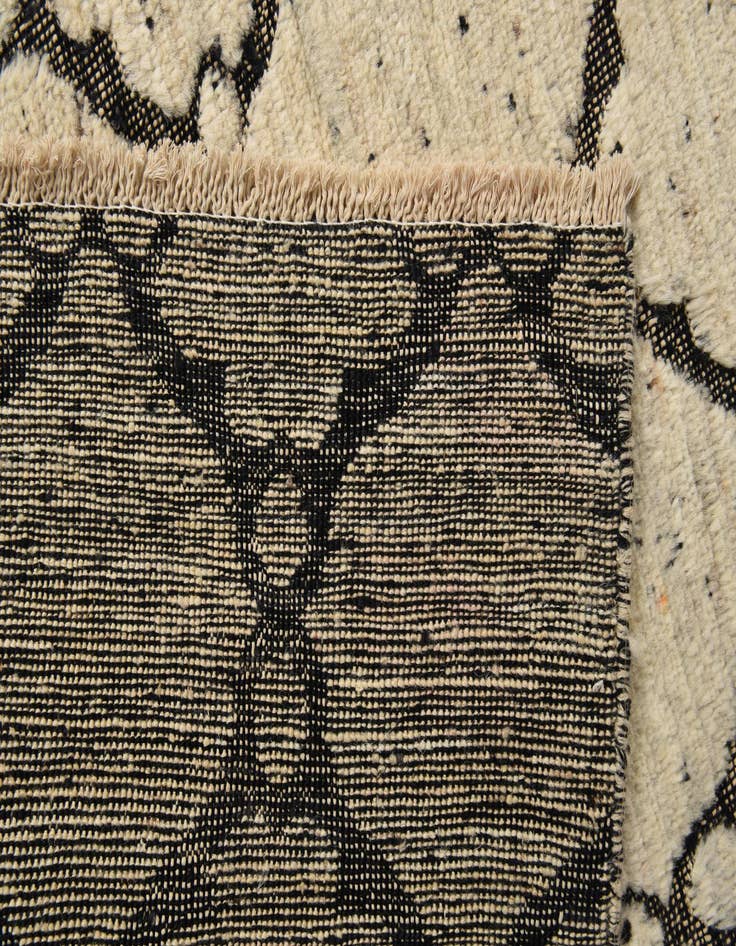 Detail image of 5' 7 x 7' 8  Hand Knotted Darya Wool Rug