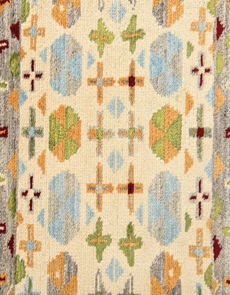 Detail image of 5' 6 x 7' 10  Hand Knotted Darya Rug