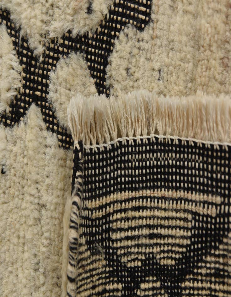 Detail image of 6' 6 x 10'  Hand Knotted Darya Wool Rug