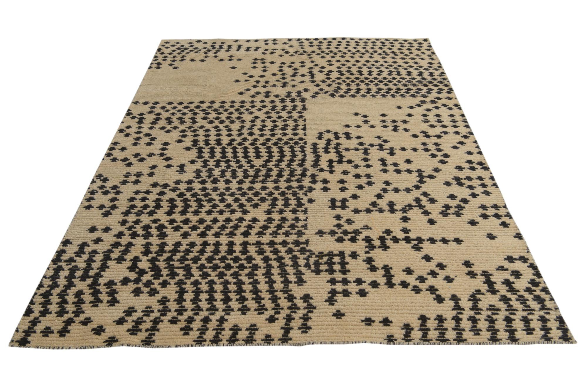 5' 8 x 7' 9 Hand Knotted Darya Wool Rug