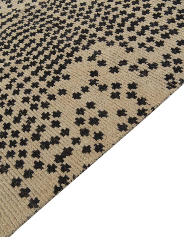 Detail image of 5' 8 x 7' 9  Hand Knotted Darya Wool Rug