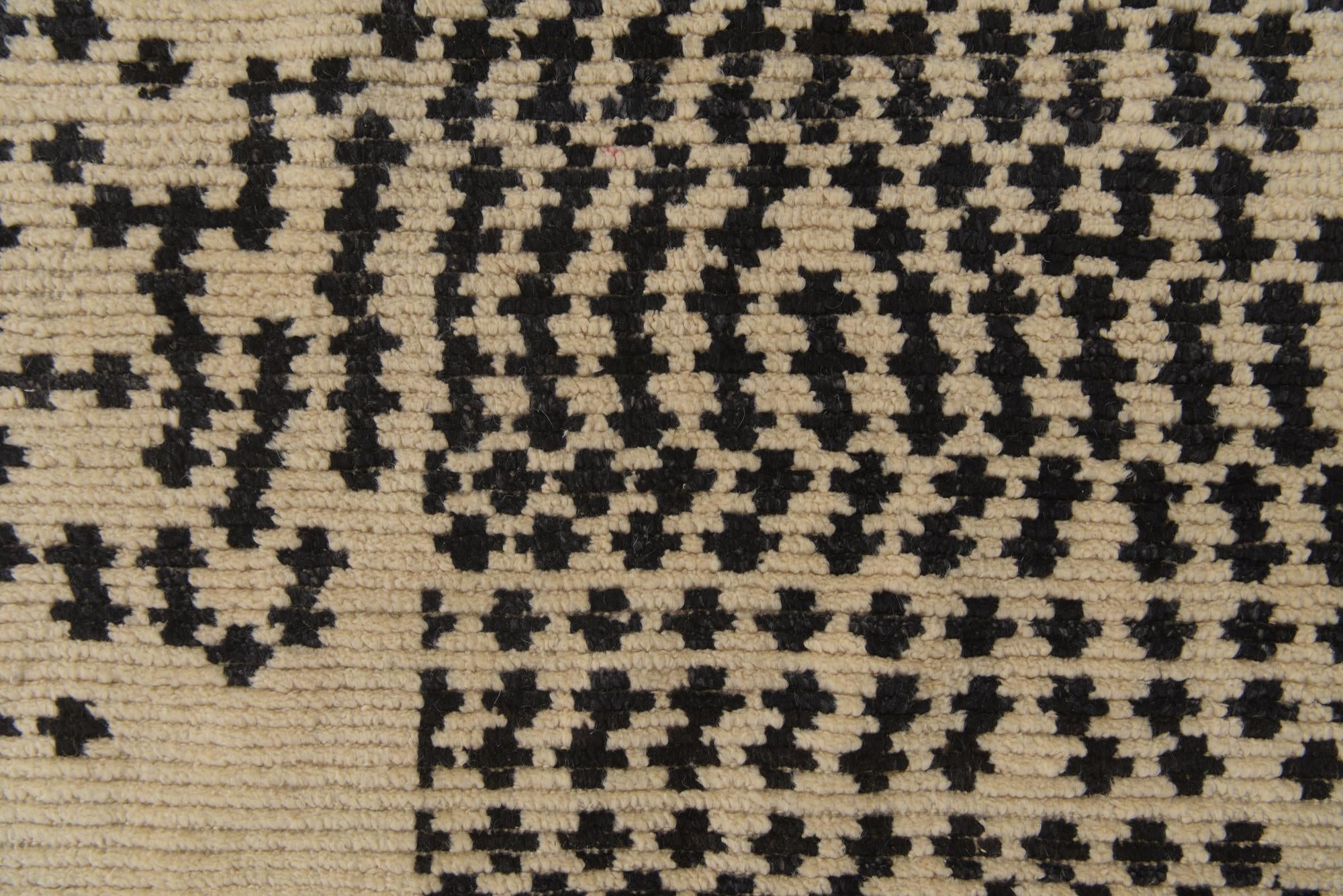 5' 8 x 7' 9 Hand Knotted Darya Wool Rug