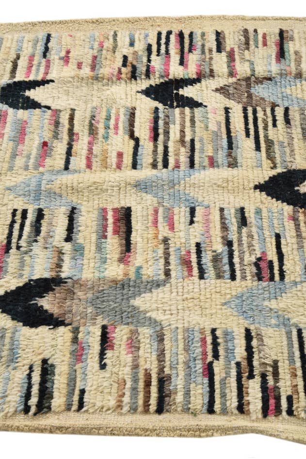 Detail image of 3' 7 x 6' 2 Hand Knotted Darya Wool Rug