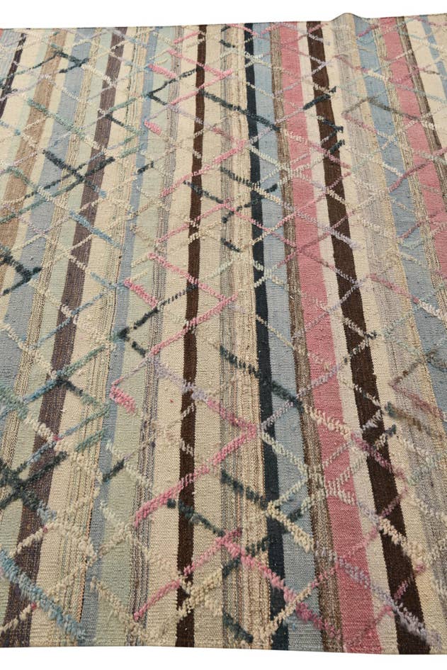 Detail image of 6' 3 x 10' Hand Knotted Darya Wool Rug