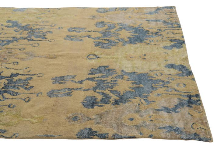 Detail image of 4' 10 x 7' 8 Hand Knotted Darya Rug