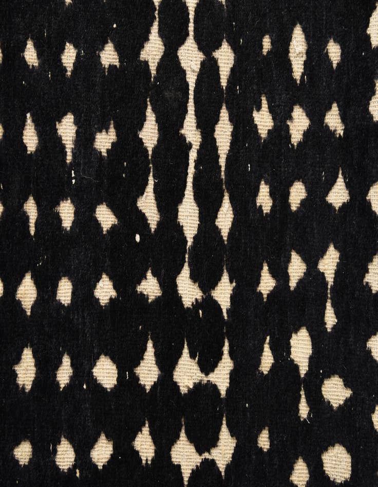 Detail image of 9' 10 x 14'  Hand Knotted Darya Wool Rug