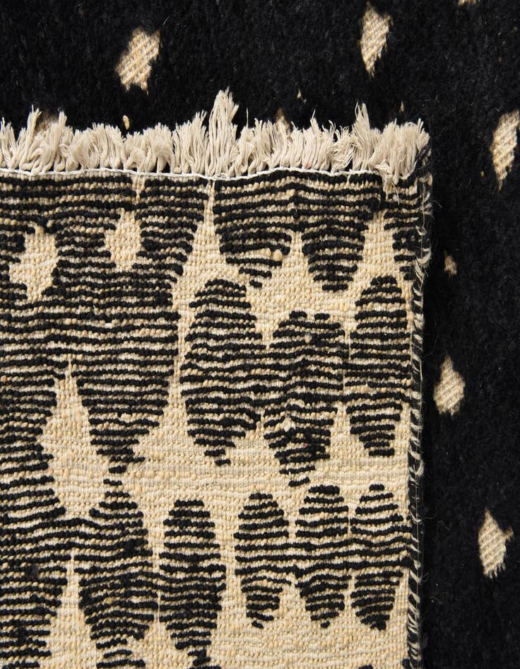 Detail image of 9' 10 x 14'  Hand Knotted Darya Wool Rug