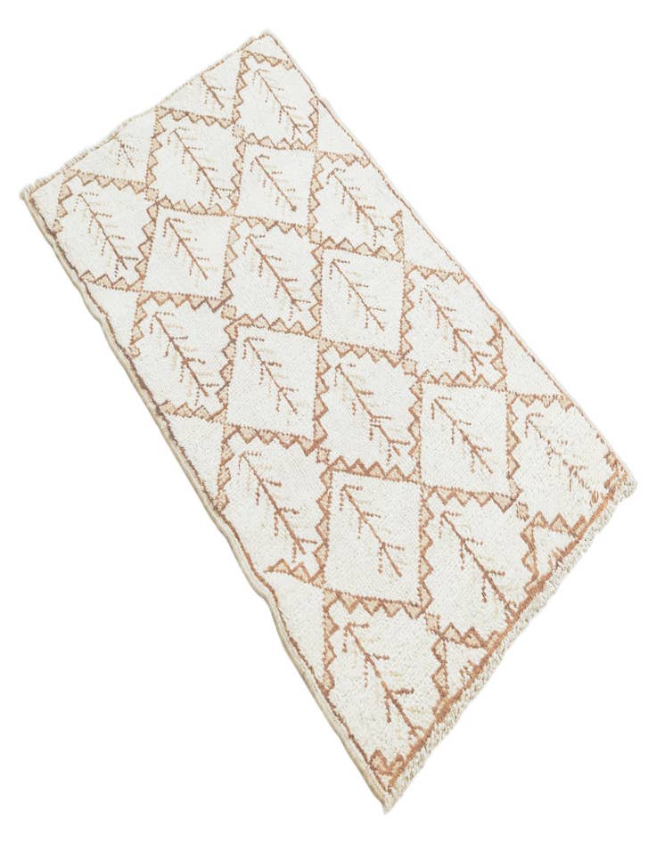 Detail image of 2' 7 x 4' 5  Hand Knotted Darya Wool Rug