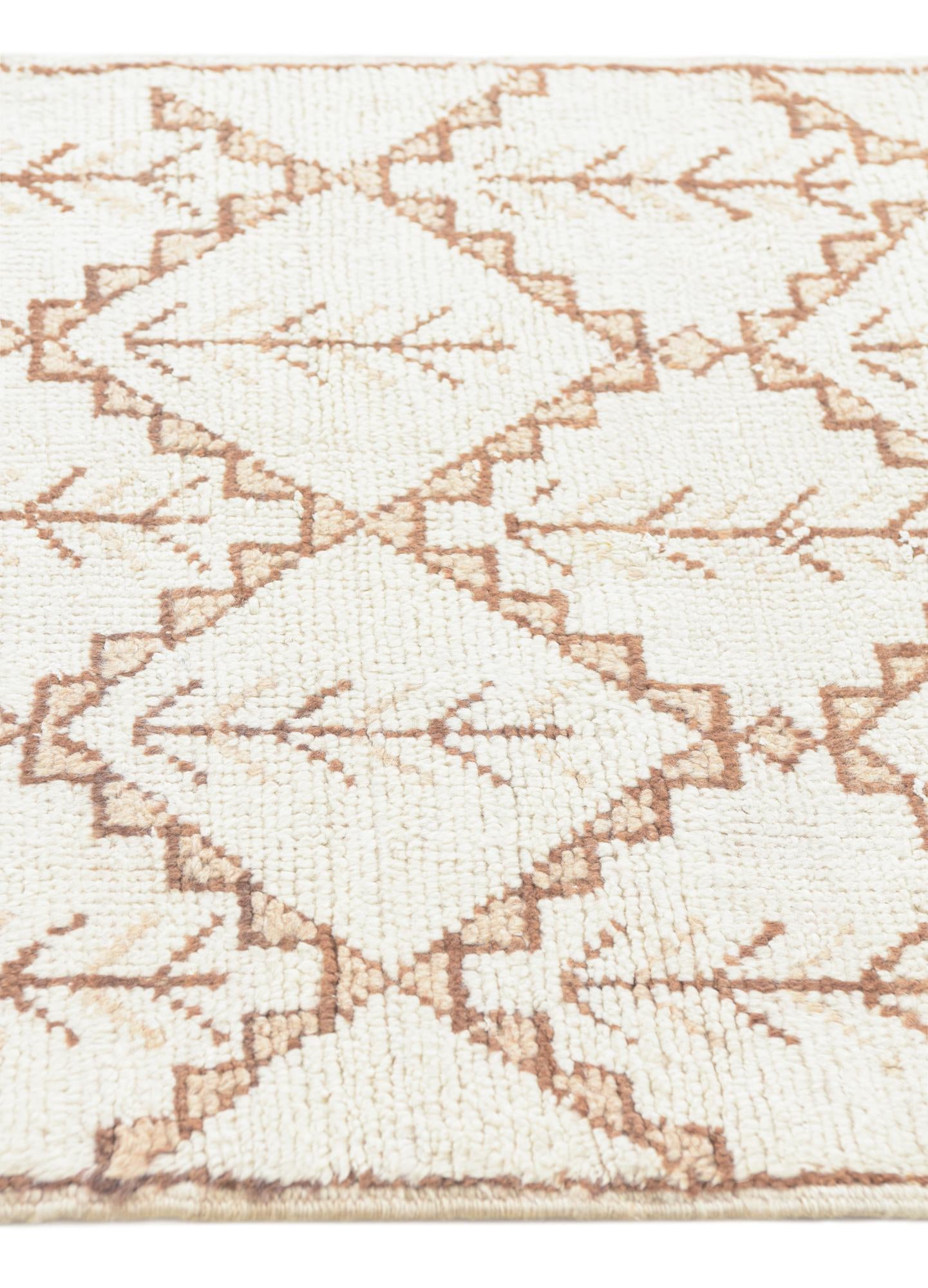 2' 7 x 4' 5 Hand Knotted Darya Wool Rug