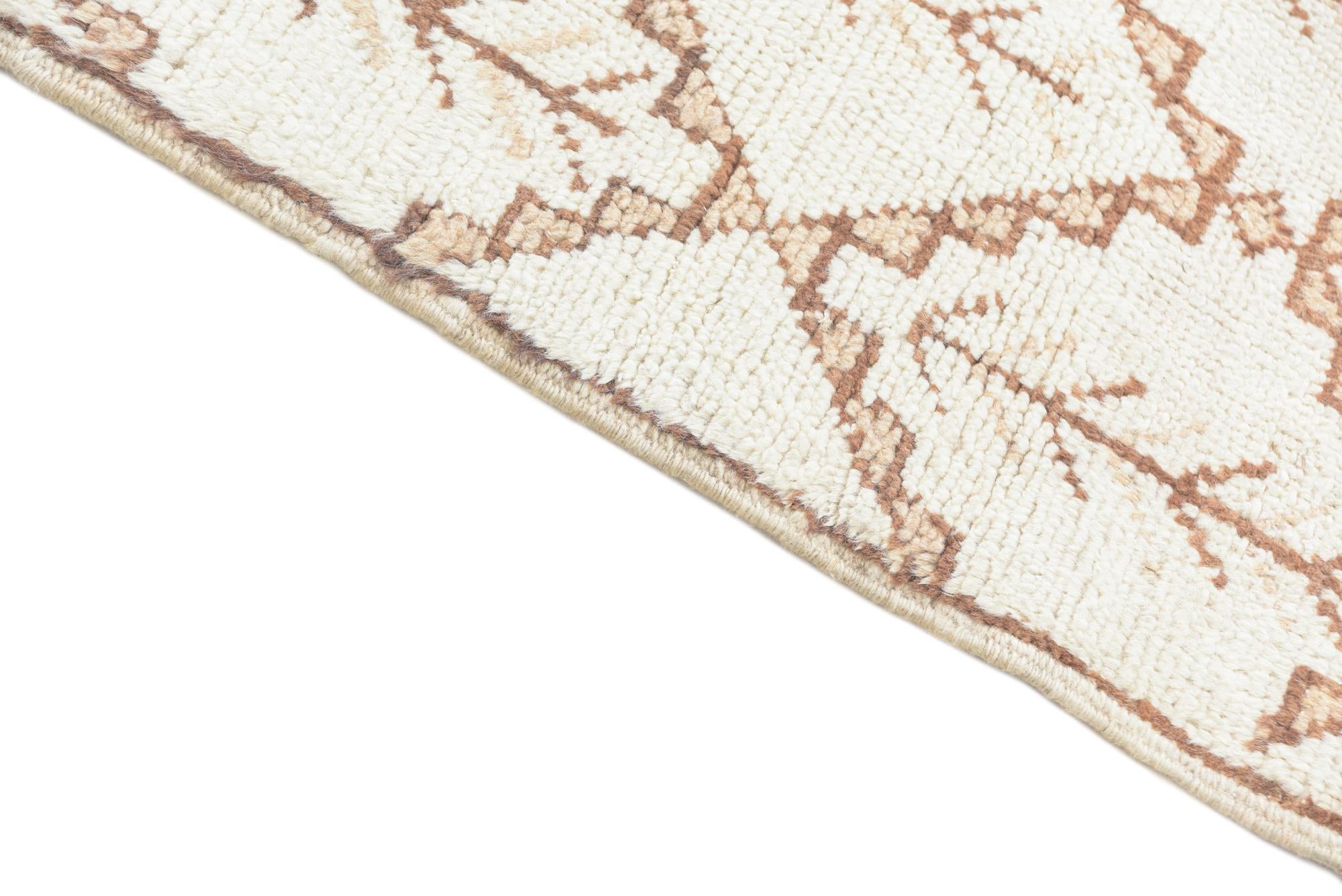 2' 7 x 4' 5 Hand Knotted Darya Wool Rug