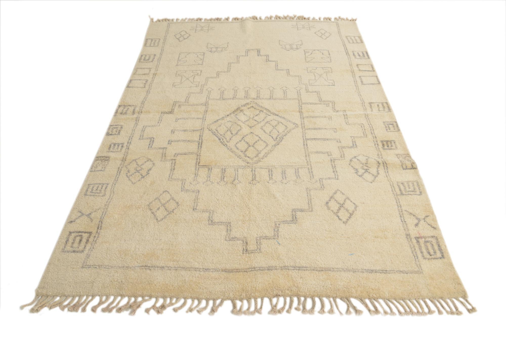 5' 5 x 8' Hand Knotted Darya Wool Rug