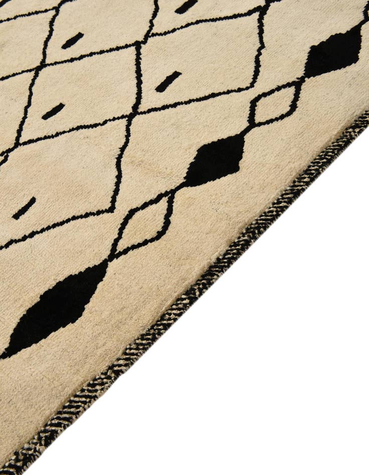 Detail image of 5' 10 x 8' 3 Hand Knotted Darya Wool Rug