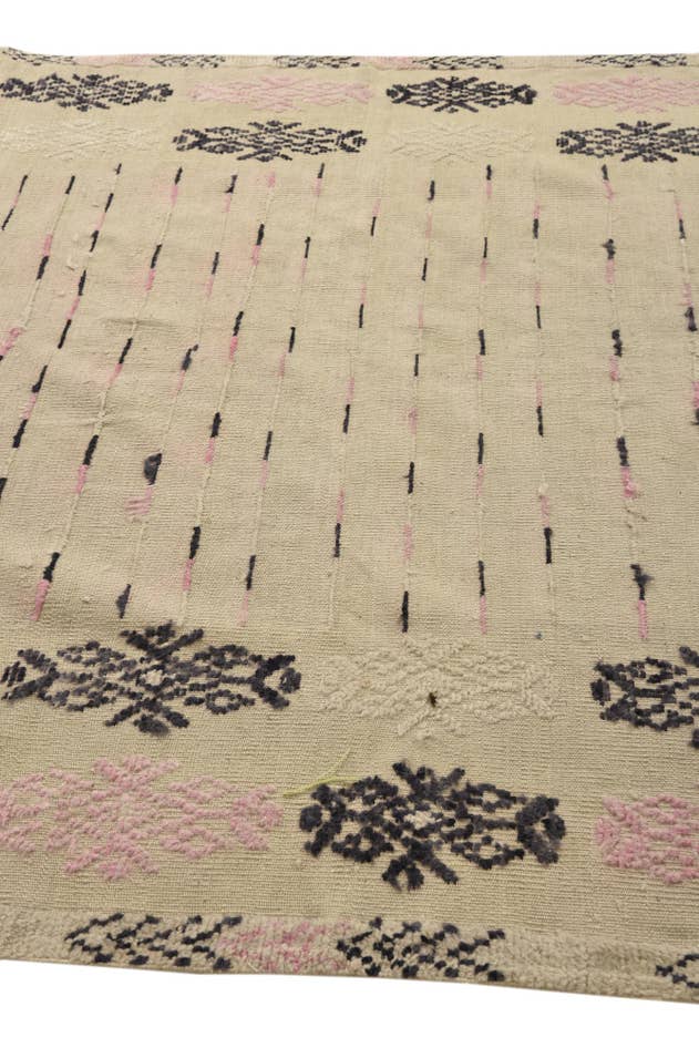 Detail image of 6' 4 x 10' 5 Hand Knotted Darya Wool Rug