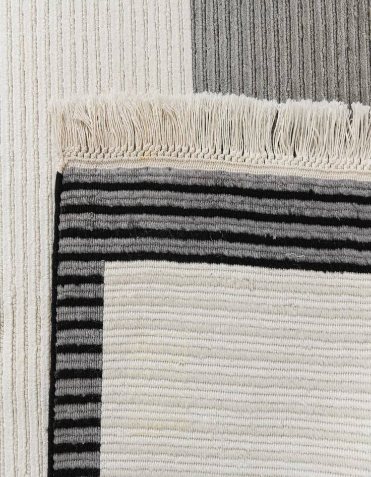 Detail image of 6' 5 x 9' 9  Hand Knotted Darya Wool Rug