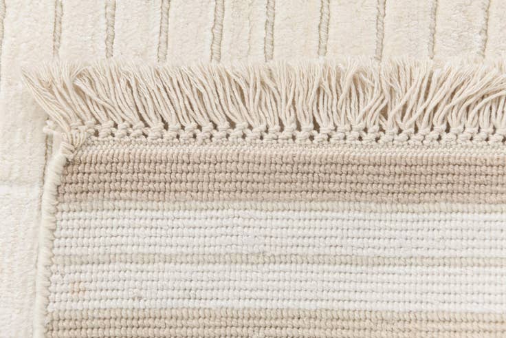 Detail image of 6' 5 x 9' 8 Hand Knotted Darya Wool Rug