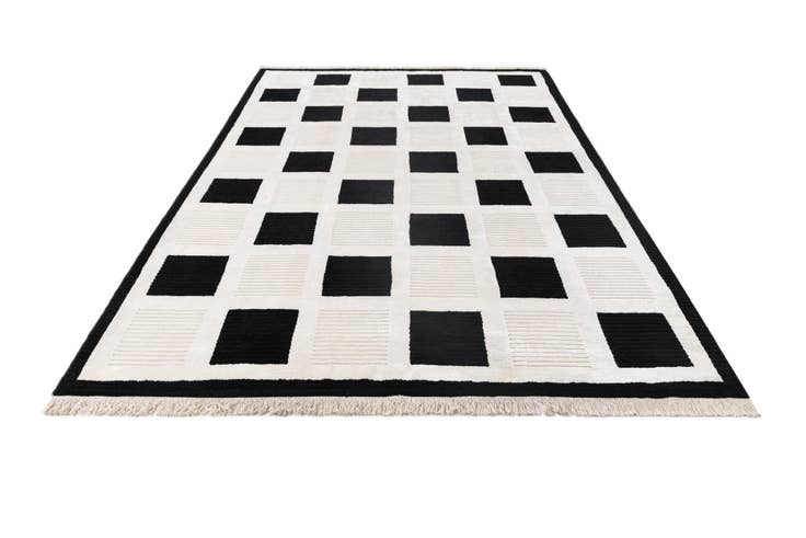 Detail image of 6' 7 x 9' 10 Hand Knotted Darya Wool Rug