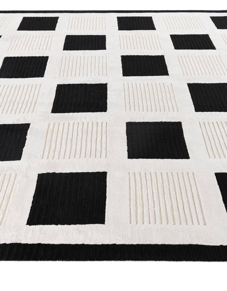 Detail image of 6' 7 x 9' 10  Hand Knotted Darya Wool Rug