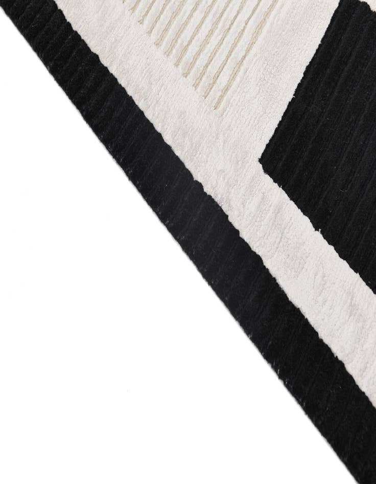 Detail image of 6' 7 x 9' 10  Hand Knotted Darya Wool Rug