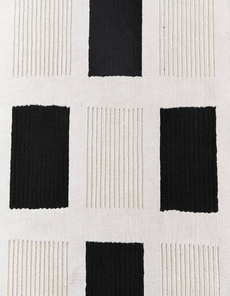 Detail image of 6' 7 x 9' 10  Hand Knotted Darya Wool Rug