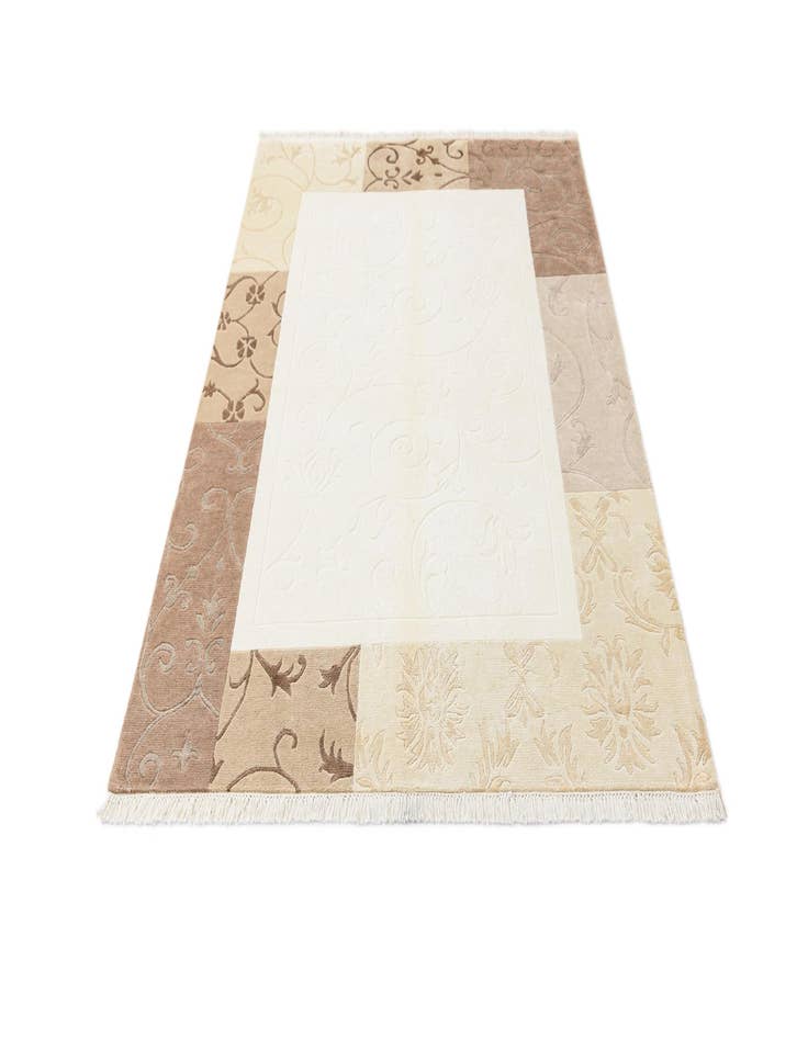 Detail image of 4' 7 x 6' 8  Hand Knotted Darya Wool Rug