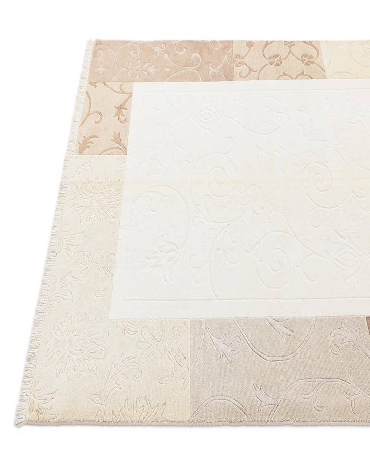 Detail image of 4' 7 x 6' 8  Hand Knotted Darya Wool Rug