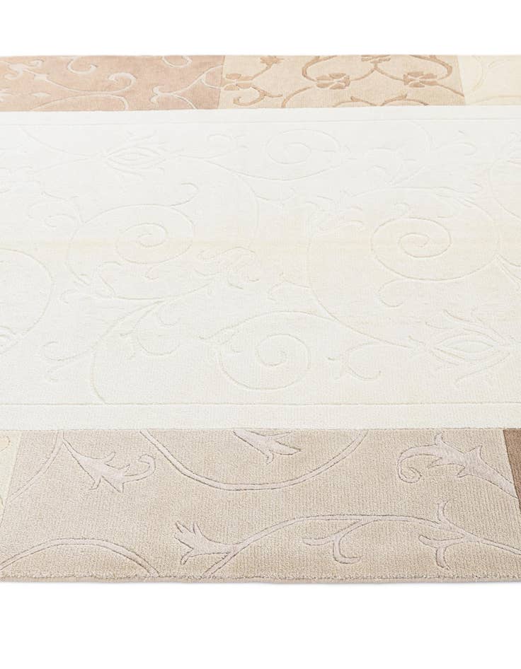 Detail image of 4' 7 x 6' 8  Hand Knotted Darya Wool Rug