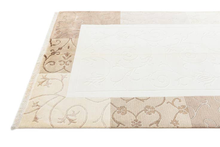 Detail image of 4' 7 x 6' 7 Hand Knotted Darya Wool Rug