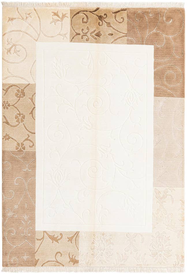 Detail image of 4' 7 x 6' 7 Hand Knotted Darya Wool Rug