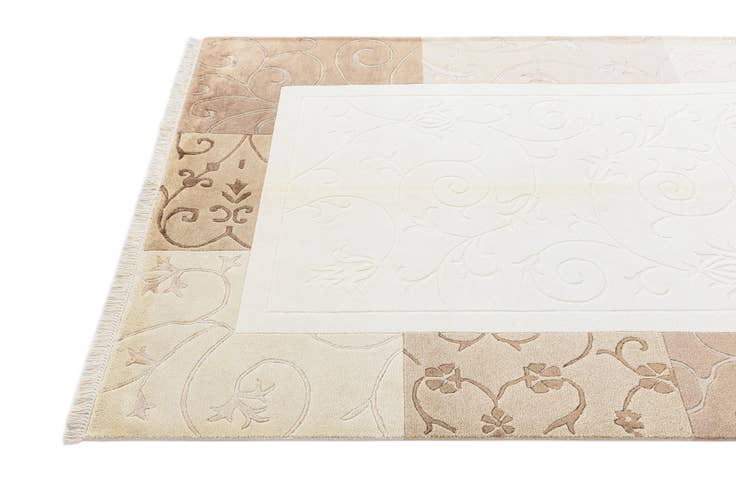 Detail image of 4' 7 x 6' 8 Hand Knotted Darya Wool Rug