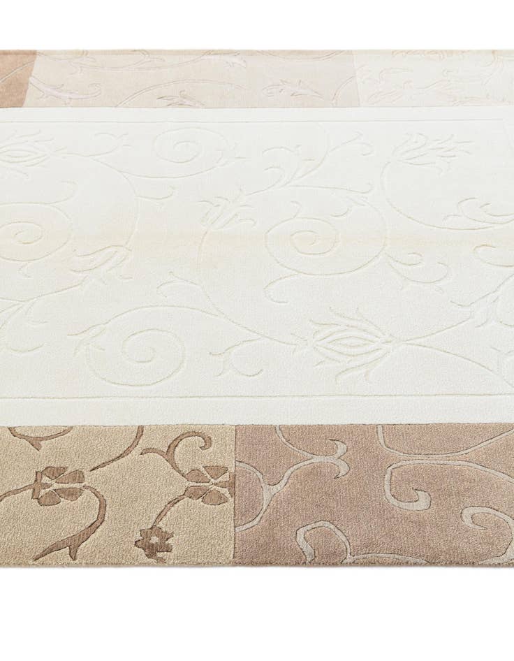 Detail image of 4' 7 x 6' 8  Hand Knotted Darya Wool Rug