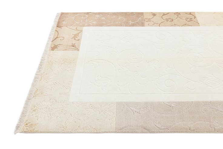 Detail image of 4' 7 x 6' 8 Hand Knotted Darya Wool Rug