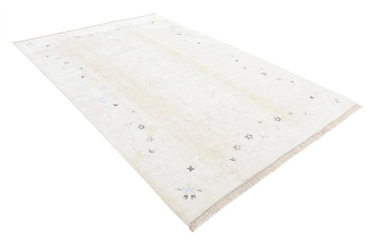 Detail image of 6' 7 x 9' 9 Hand Knotted Darya Rug