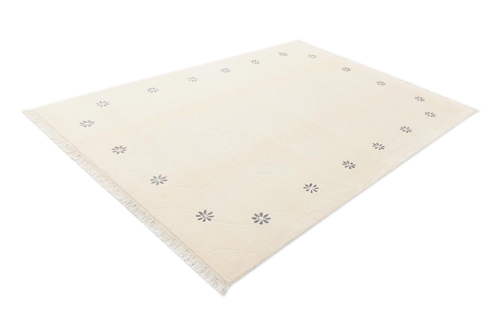 5' 8 x 8' Hand Knotted Darya Rug