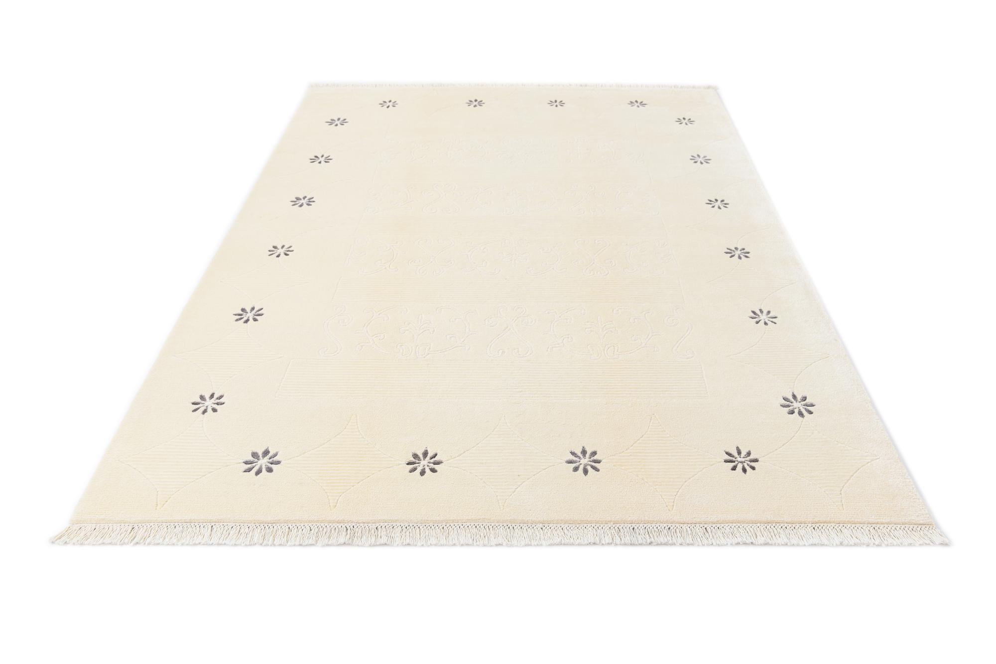 5' 8 x 8' Hand Knotted Darya Rug