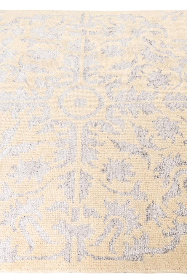 Detail image of 4' 10 x 7' 10 Hand Knotted Darya Rug
