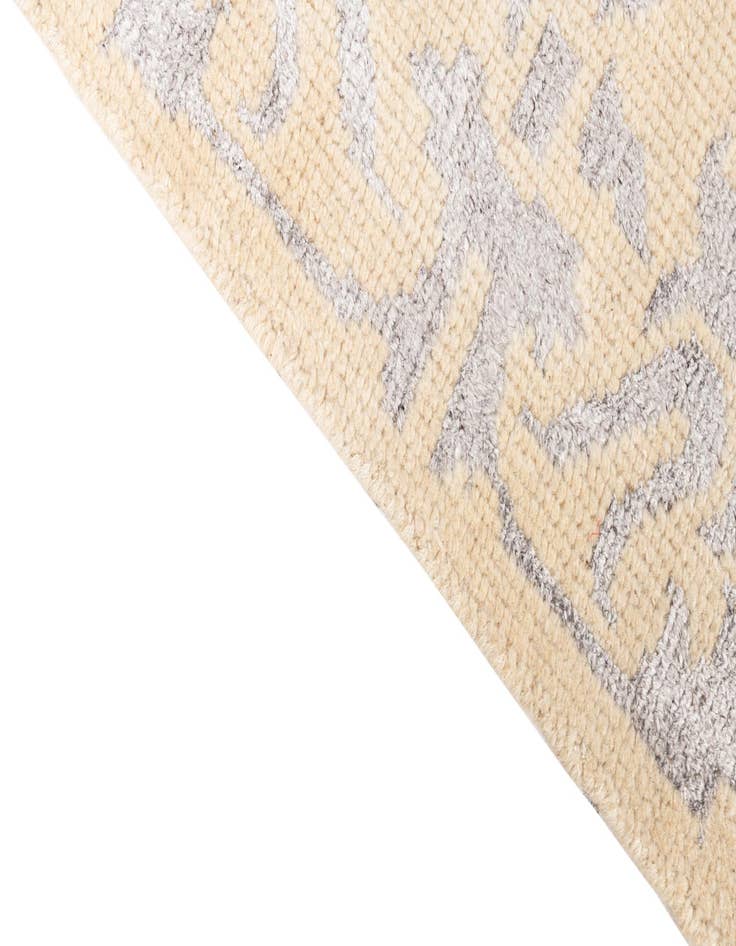 Detail image of 4' 10 x 7' 10  Hand Knotted Darya Rug