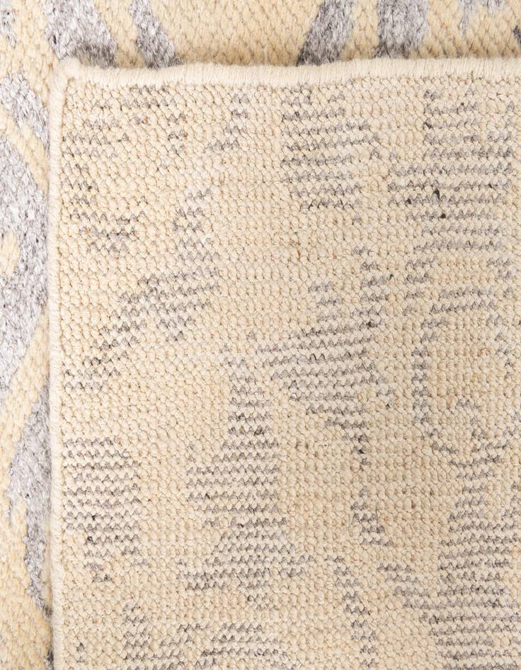 Detail image of 4' 10 x 7' 10  Hand Knotted Darya Rug
