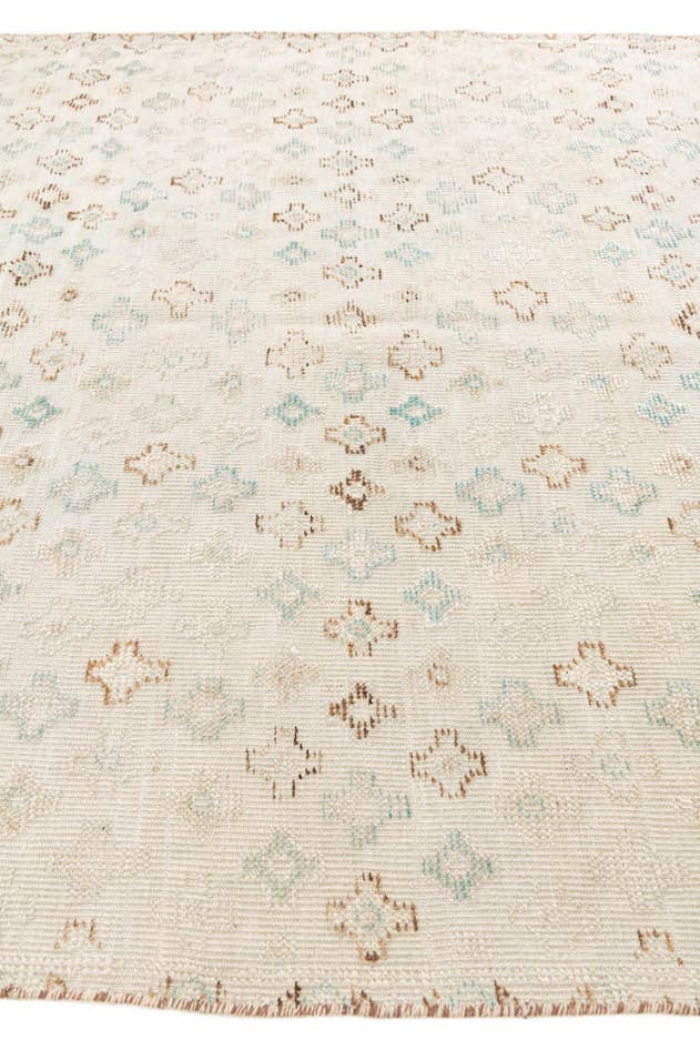 Detail image of 6' 4 x 10' Hand Knotted Darya Wool Rug
