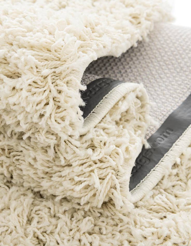 Detail image of 8' x 11' Everyday Shag Rug