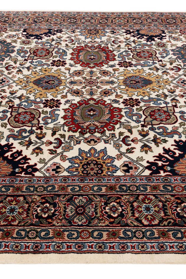 Detail image of 6' 5 x 10' Hand Knotted Farahan Wool Rug