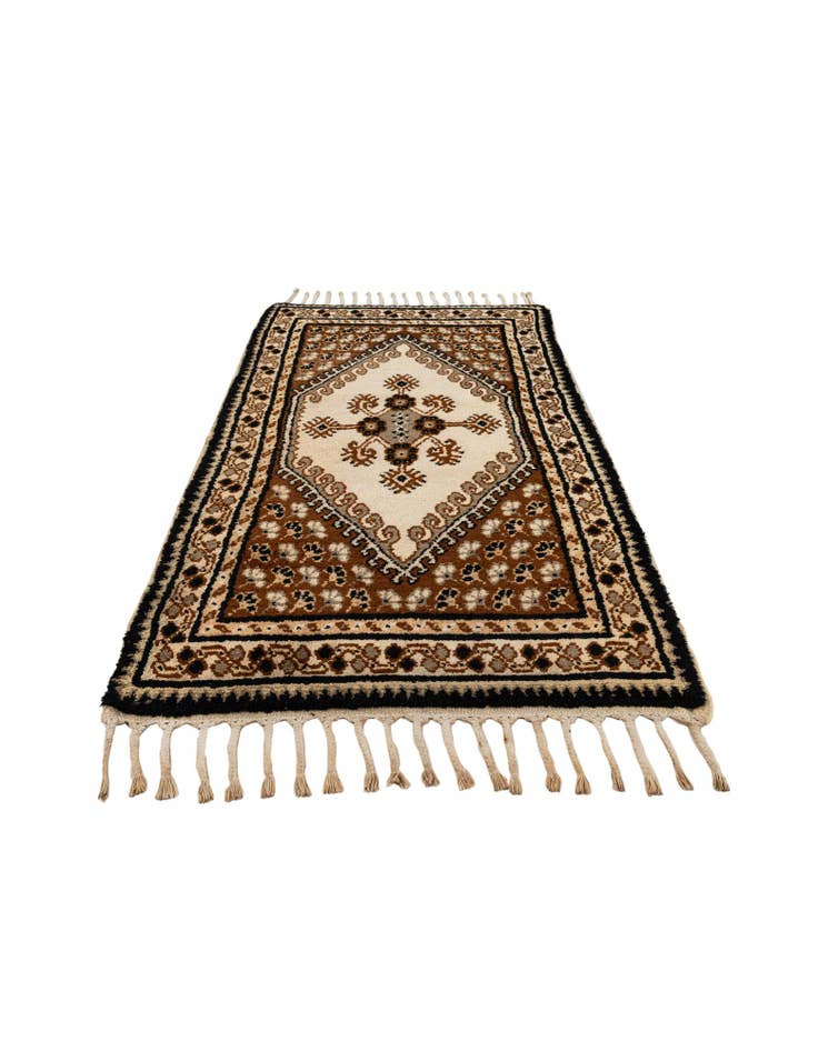 Detail image of 2' 8 x 4' 10 Hand Knotted Fars Wool Rug
