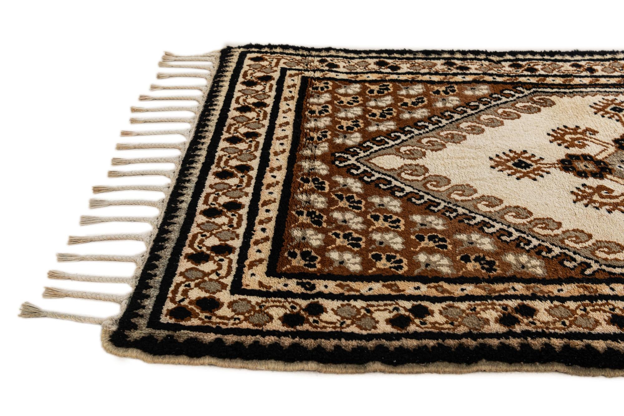 2' 8 x 4' 10 Hand Knotted Fars Wool Rug