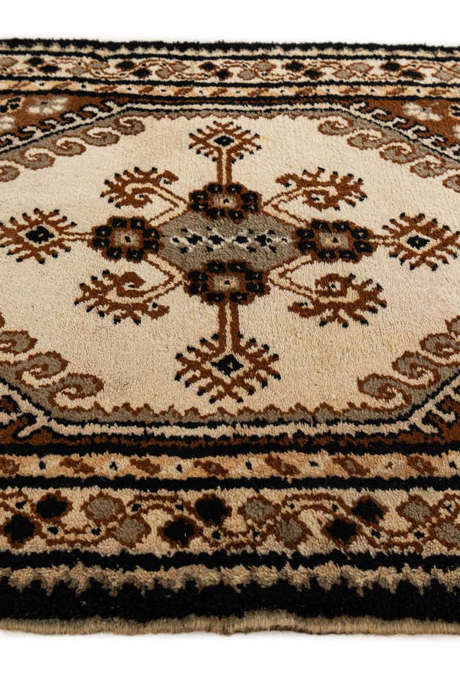 2' 8 x 4' 10 Hand Knotted Fars Wool Rug