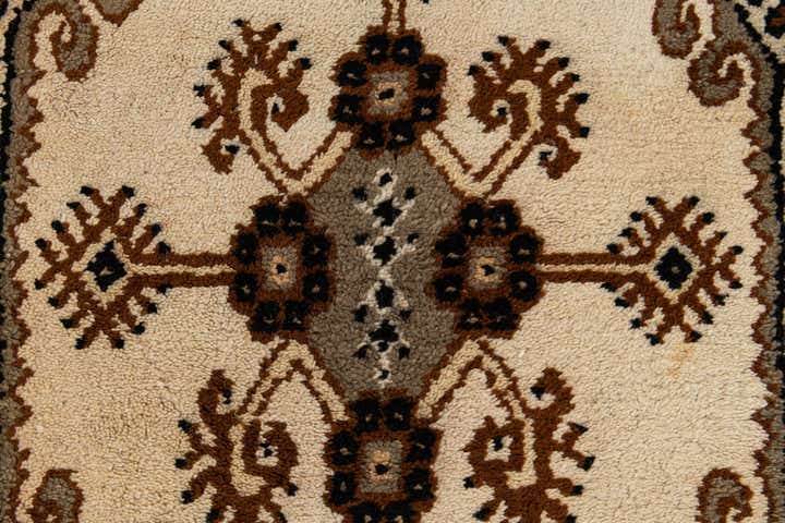 2' 8 x 4' 10 Hand Knotted Fars Wool Rug