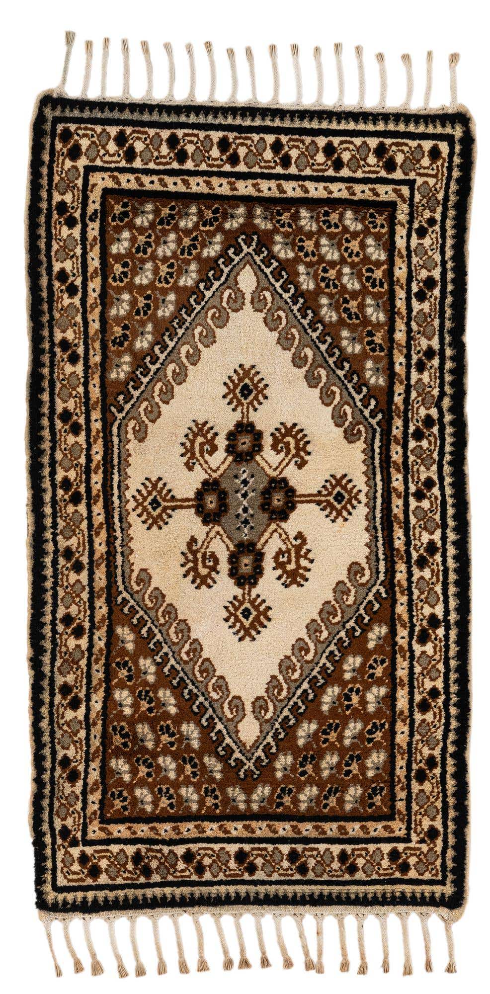 2' 8 x 4' 10 Hand Knotted Fars Wool Rug
