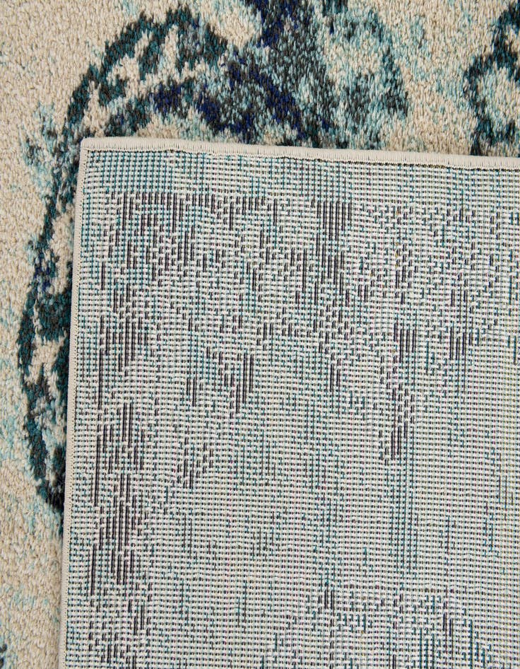 Detail image of 4' 10 x 8' Fleur Rug